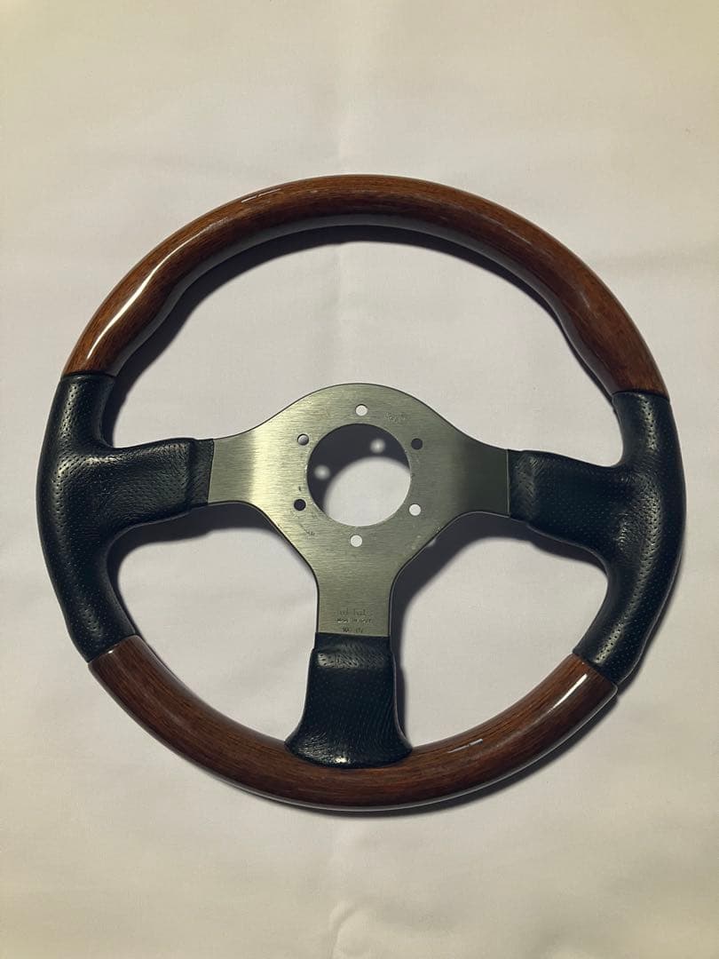 momoウッドレザー ステアリング 3スポーク