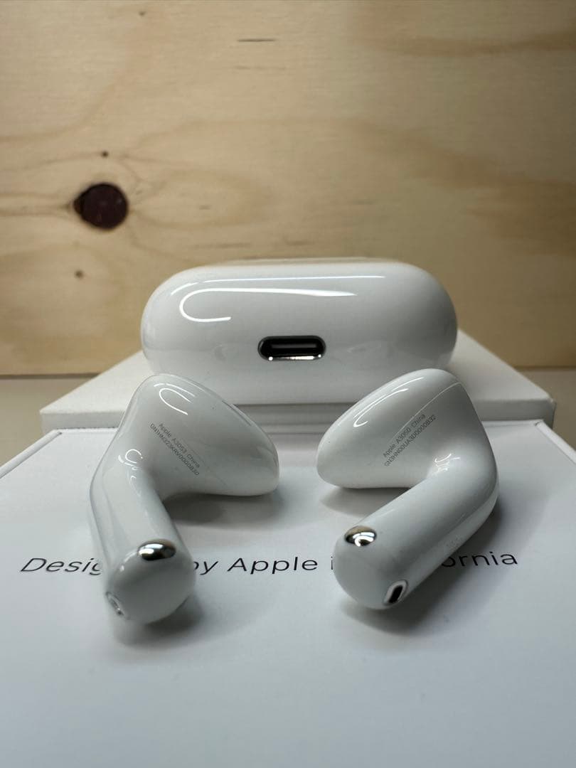 【極美品】Apple AirPods 4 MXP63J/A C2F2G