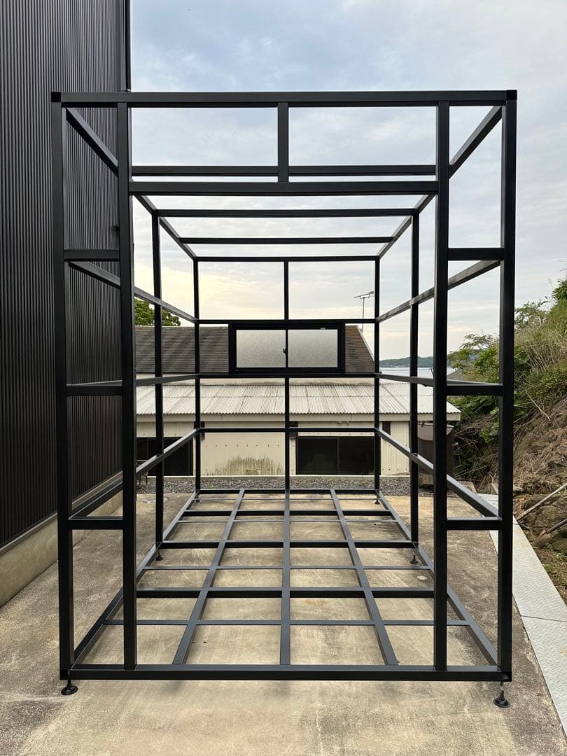 ガレージ骨組み　サッシ付き