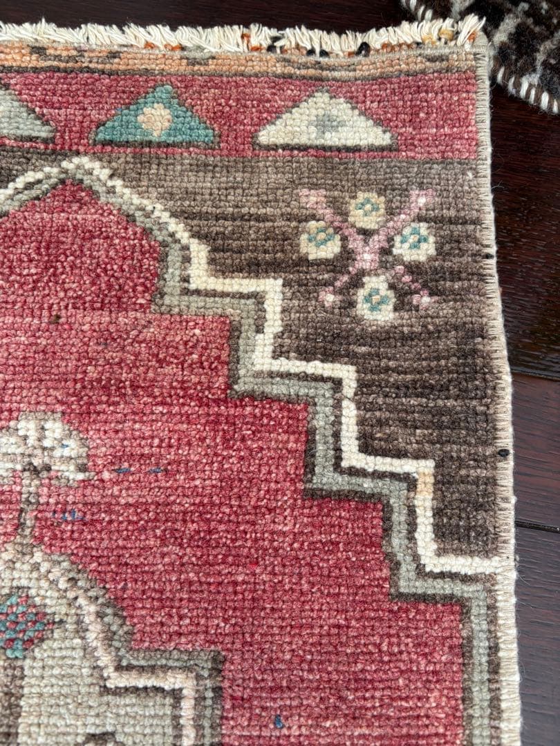 くすみレッドブラウントルコブルートルコヴィンテージ ラグ 目立った傷や汚れなし