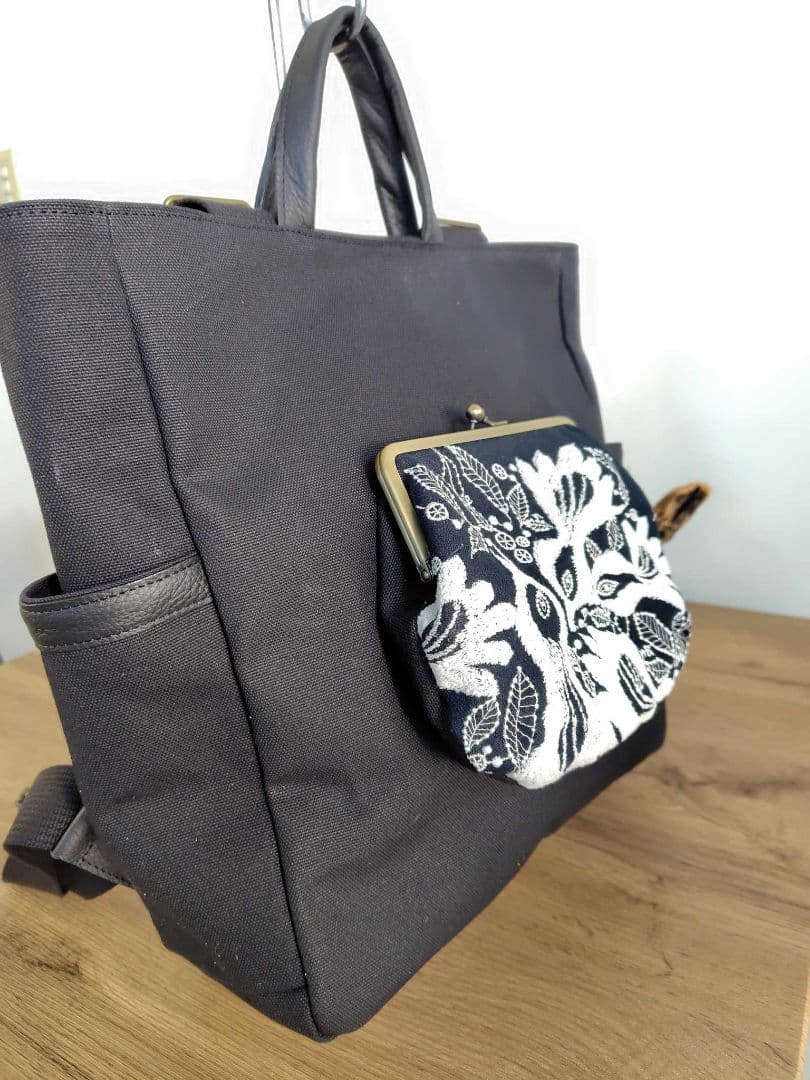 ペ*コ様 ミナペルホネン/carnival　カーニバルネイビー/がま口ポケット/