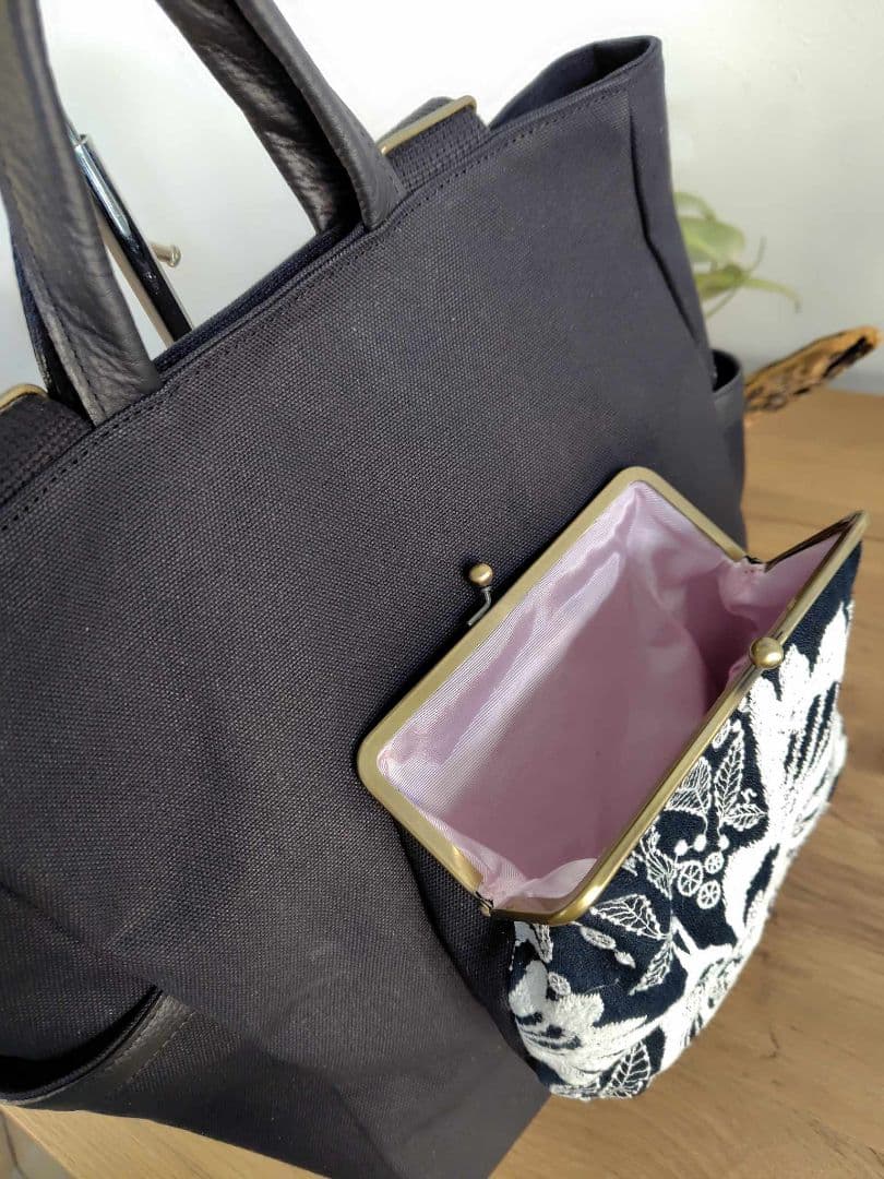 ペ*コ様 ミナペルホネン/carnival　カーニバルネイビー/がま口ポケット/