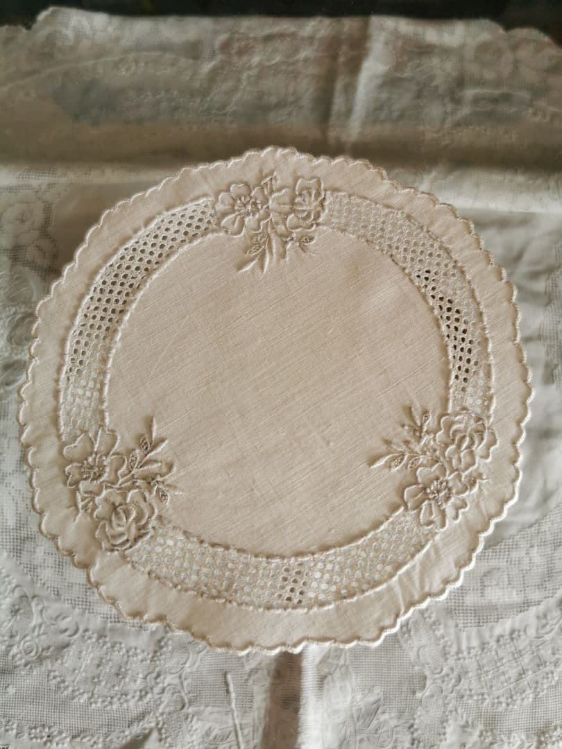アンティーク桜刺繍ドイリー シュバルム透かしローズステッチ マディラ刺繍レースα
