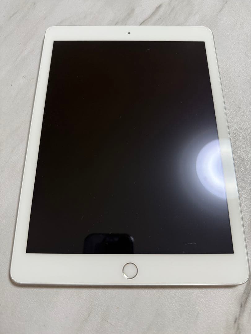 【限定値下げ❗️】Apple iPad 第5世代　シルバー