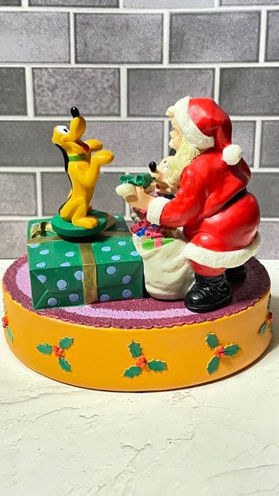ディズニークリスマス　ミッキープルートサンタ　フィギュアリン・置物オルゴール
