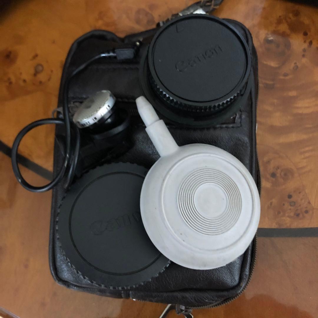 ☆彡昭和レトロ☆彡　キャノンカメラ/＆牛革専用バック　レンズ、カメラ用品いっぱい