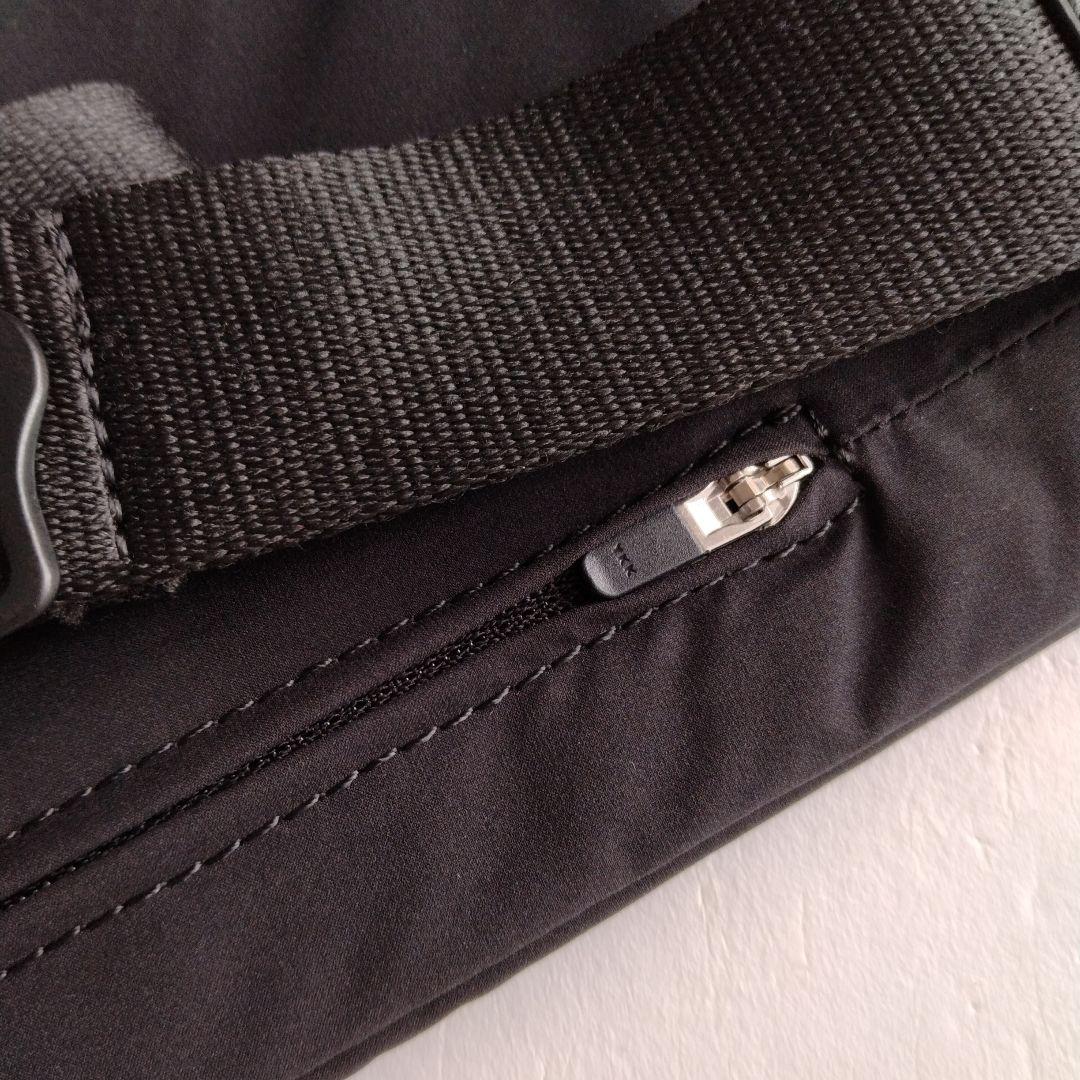 イアパピヨネ【c/est（シーエ）】ツイストボディバッグ/ウエストポーチ