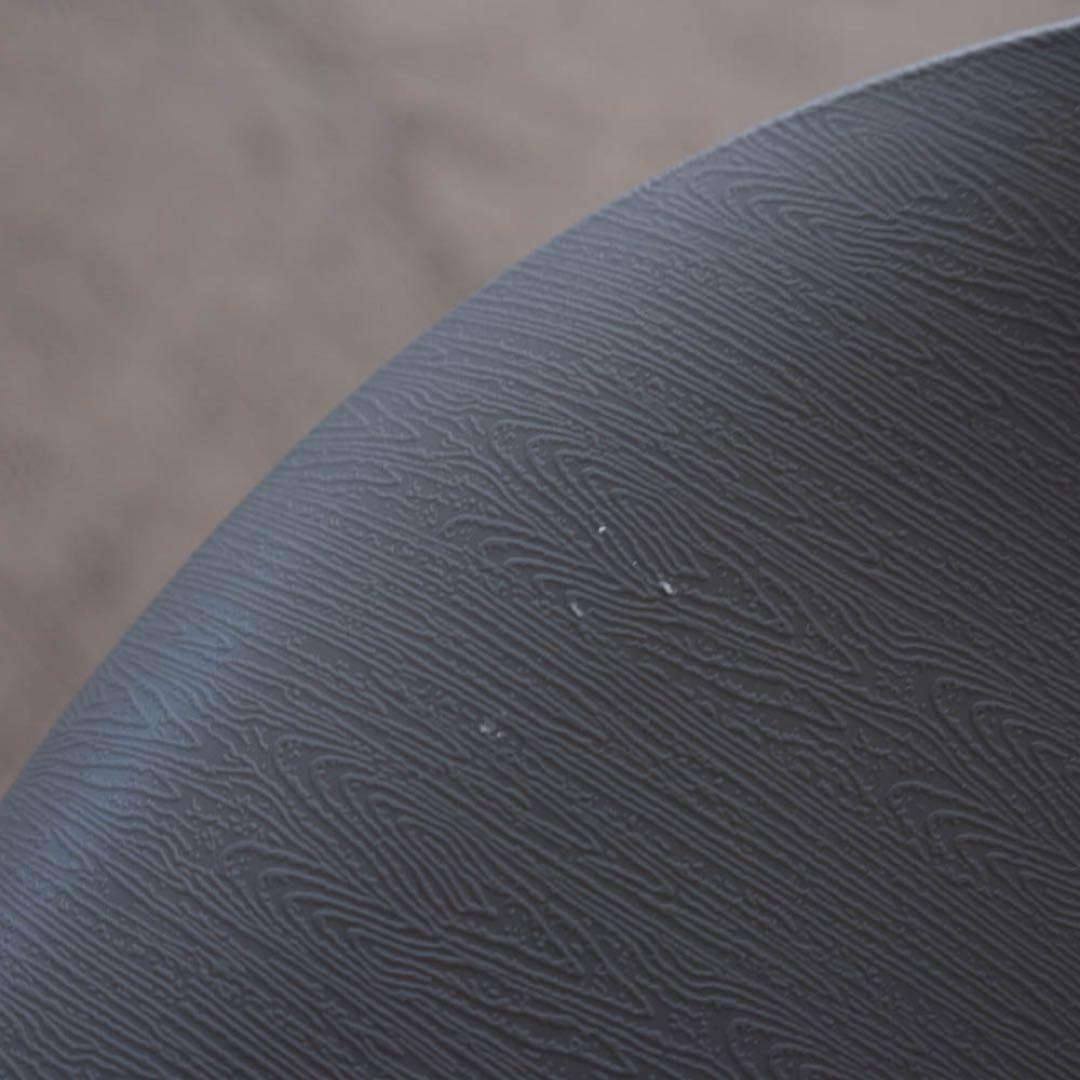 グレーのアーチ型ダイニングチェア