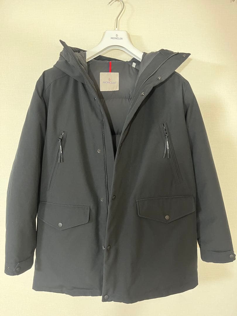 H*K様 定価45万25aw現行Livradois ミドル丈ダウンモンクレール