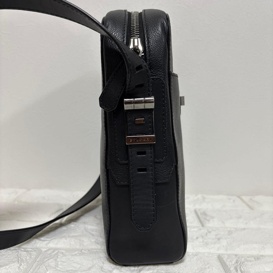 ▪️BVLGARI レザー　ショルダーバッグ　ブルガリバックル　BVCKLE 黒