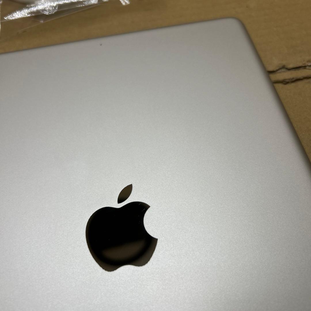 Apple iPad (第８世代) Wi-Fi 32GB シルバー