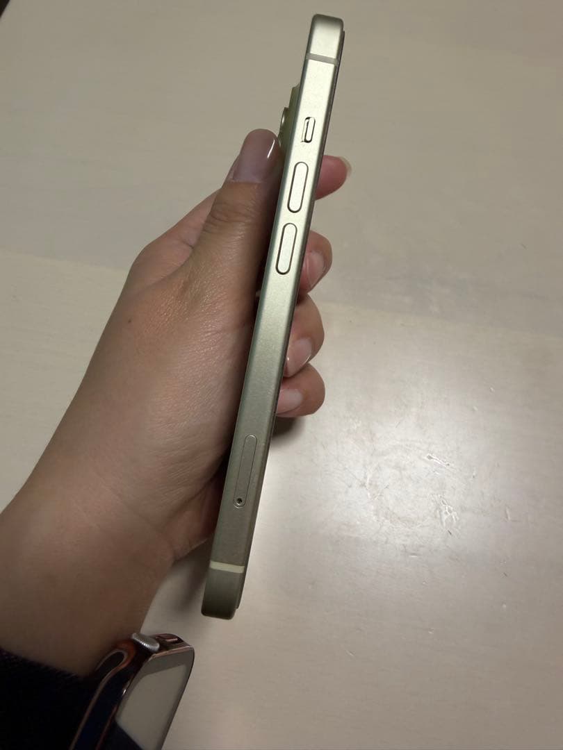 3時間限定最終値下げ！iPhone15 イエロー　256GB SIMフリー