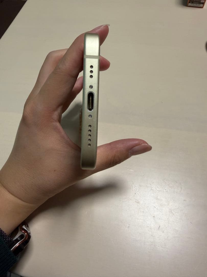 3時間限定最終値下げ！iPhone15 イエロー　256GB SIMフリー