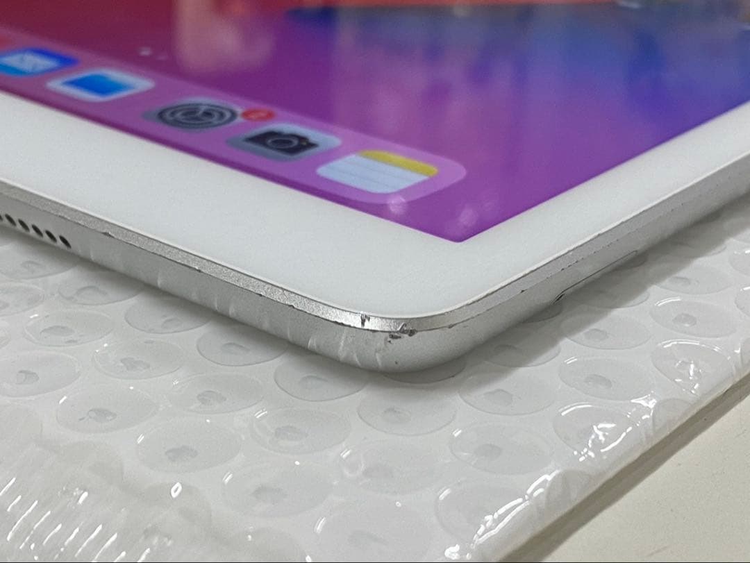 中古♪iPad 第5世代 32GB シルバー Wi-Fi+Cellular