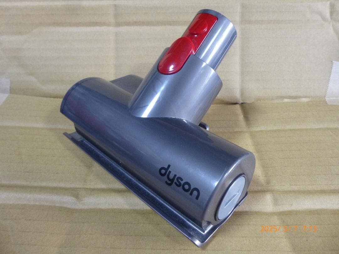 年始の大掃除に　ダイソンSV18　目立つキズ無し　エコ49分　充電スタンド付属
