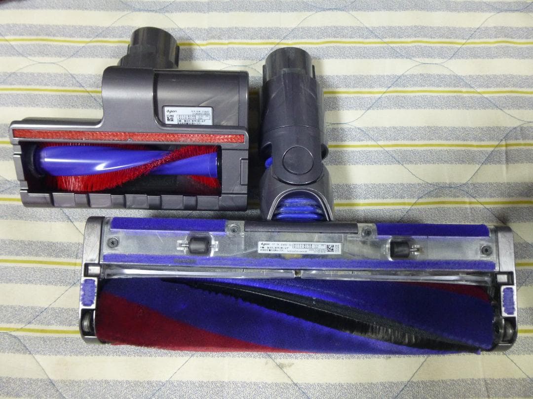年始の大掃除に　ダイソンSV18　目立つキズ無し　エコ49分　充電スタンド付属