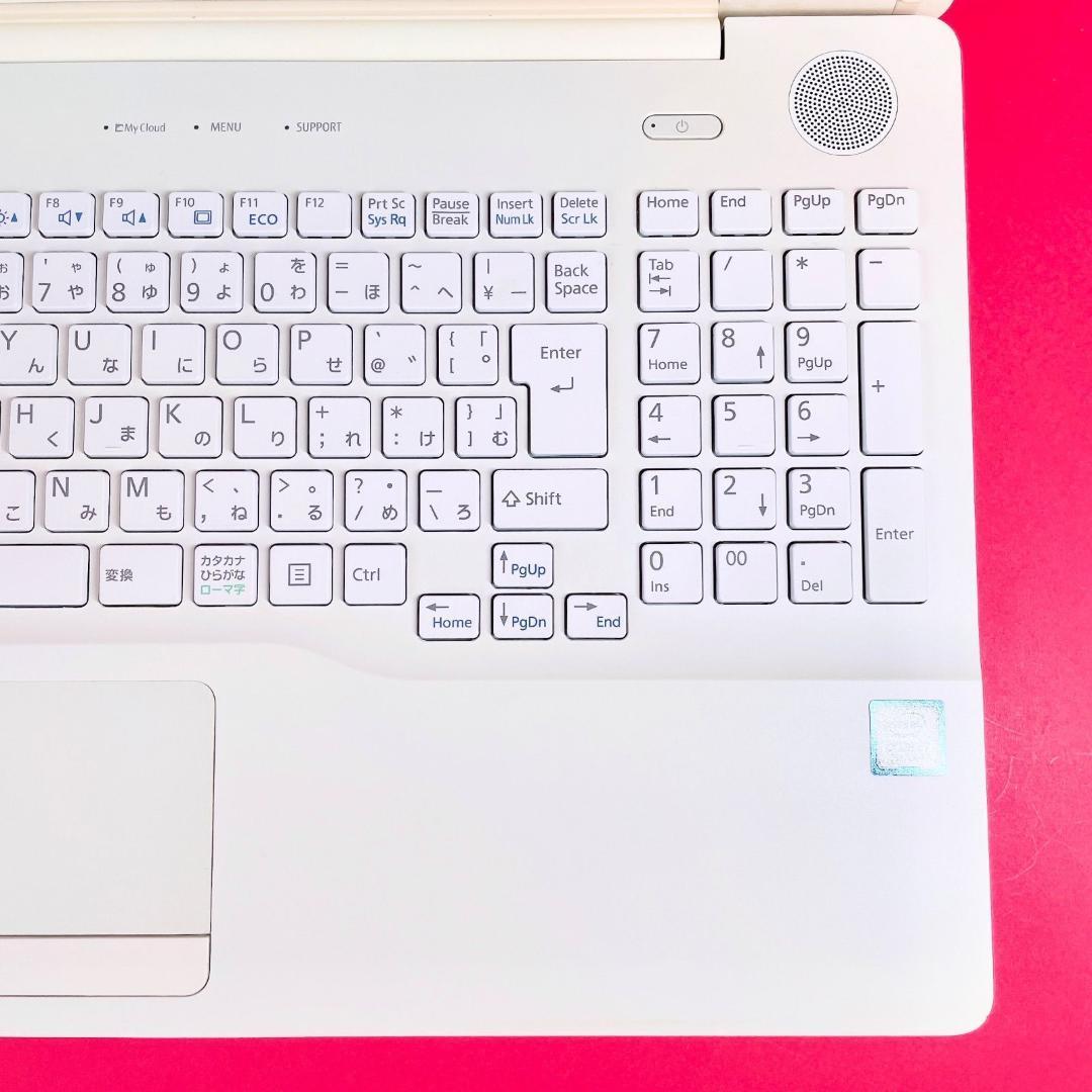 高性能Corei7✨️薄型ノートパソコン✨️快適SSD 可愛いホワイト✨️カメラ付き