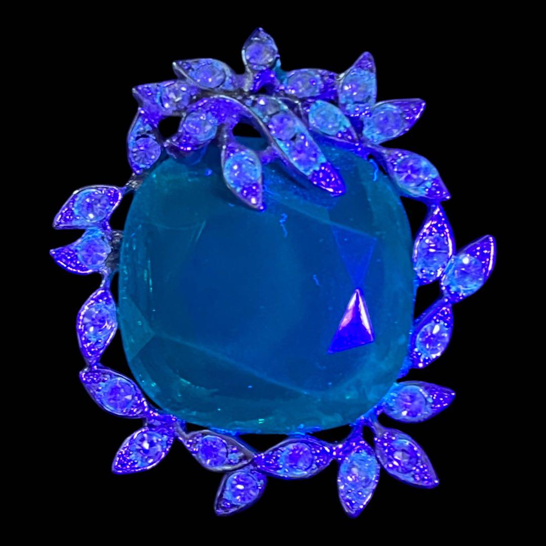 サラコベントリー☆Holiday Ice☆ビッググリーンウランガラスブローチ