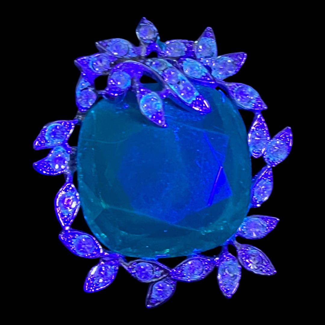 サラコベントリー☆Holiday Ice☆ビッググリーンウランガラスブローチ