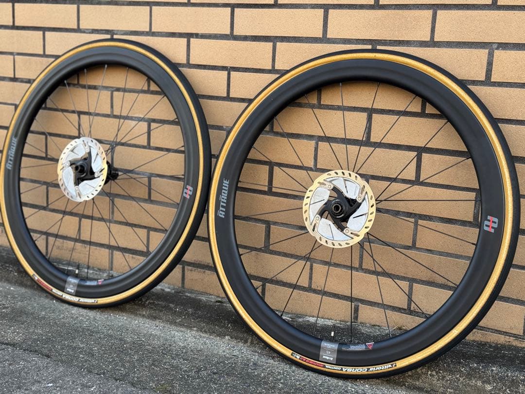 グストアタッキ　カーボンホイールディスク　ロータータイヤセット　ロードバイク