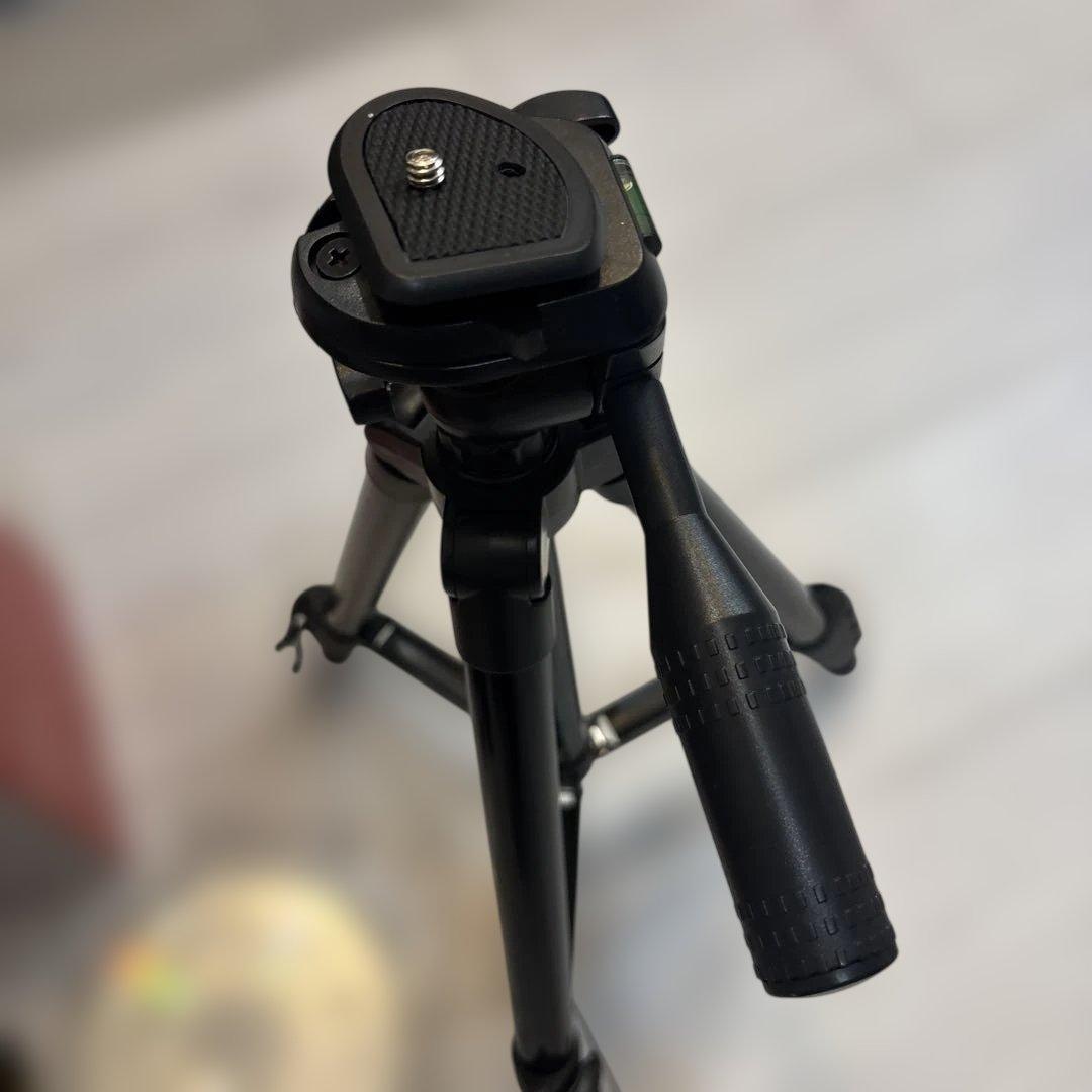 【Canon iVIS HF R10】付属品全て有り、持ち運びポーチ、三脚付き