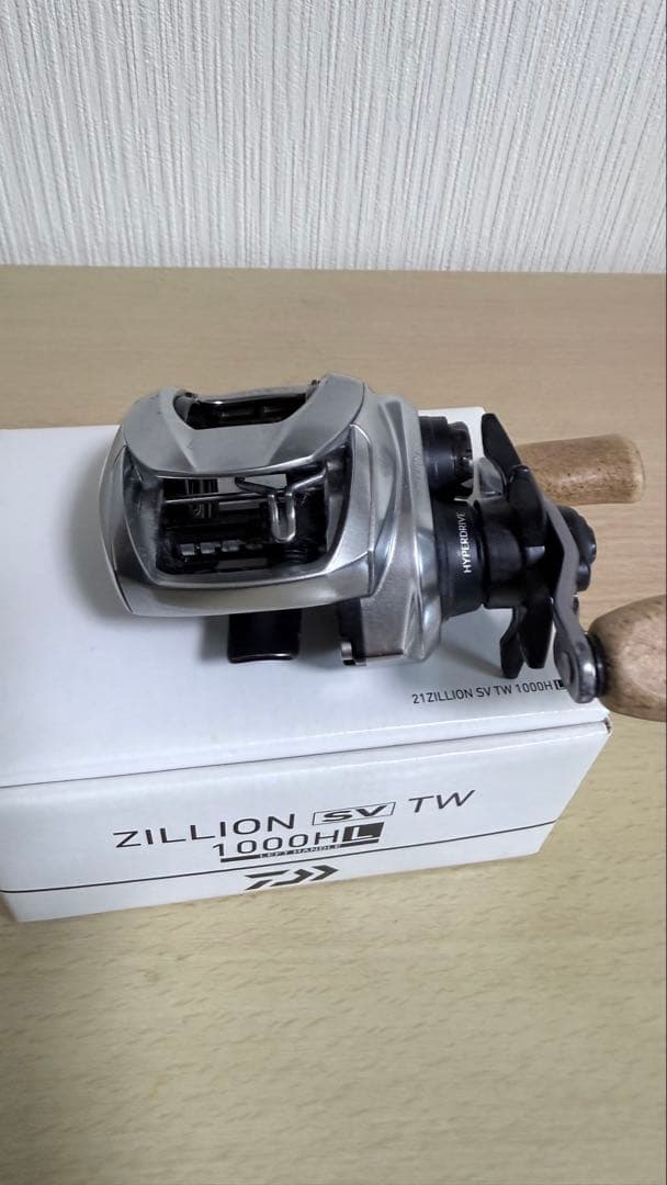 ダイワ21ジリオンSVTW 1000HL SLPハンドルノブ付き　重要事項あり