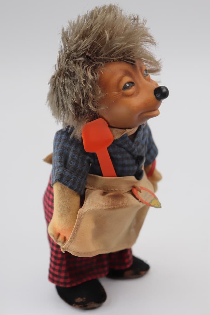 STEIFF \"Micki\" ハリネズミ女の子のキャラクター人形17cm