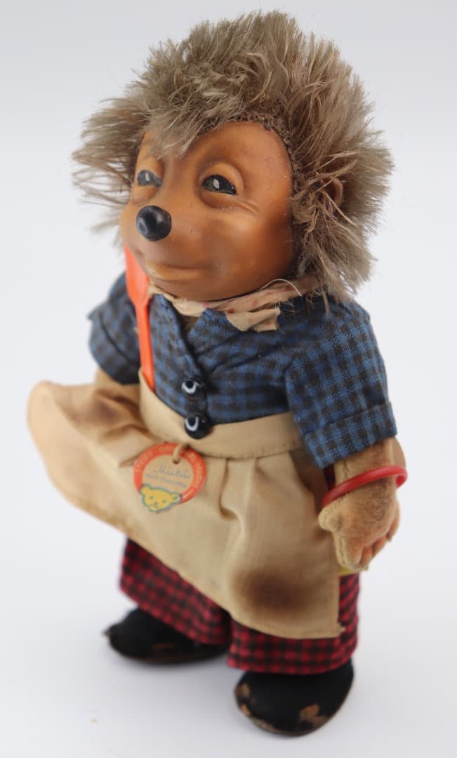 STEIFF \"Micki\" ハリネズミ女の子のキャラクター人形17cm