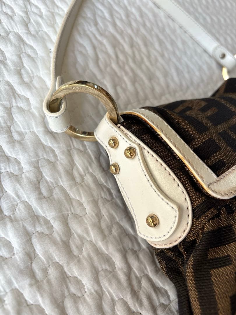 FENDI フェンディ ズッカ柄 ショルダーバッグ ブラウン×ホワイト レザー