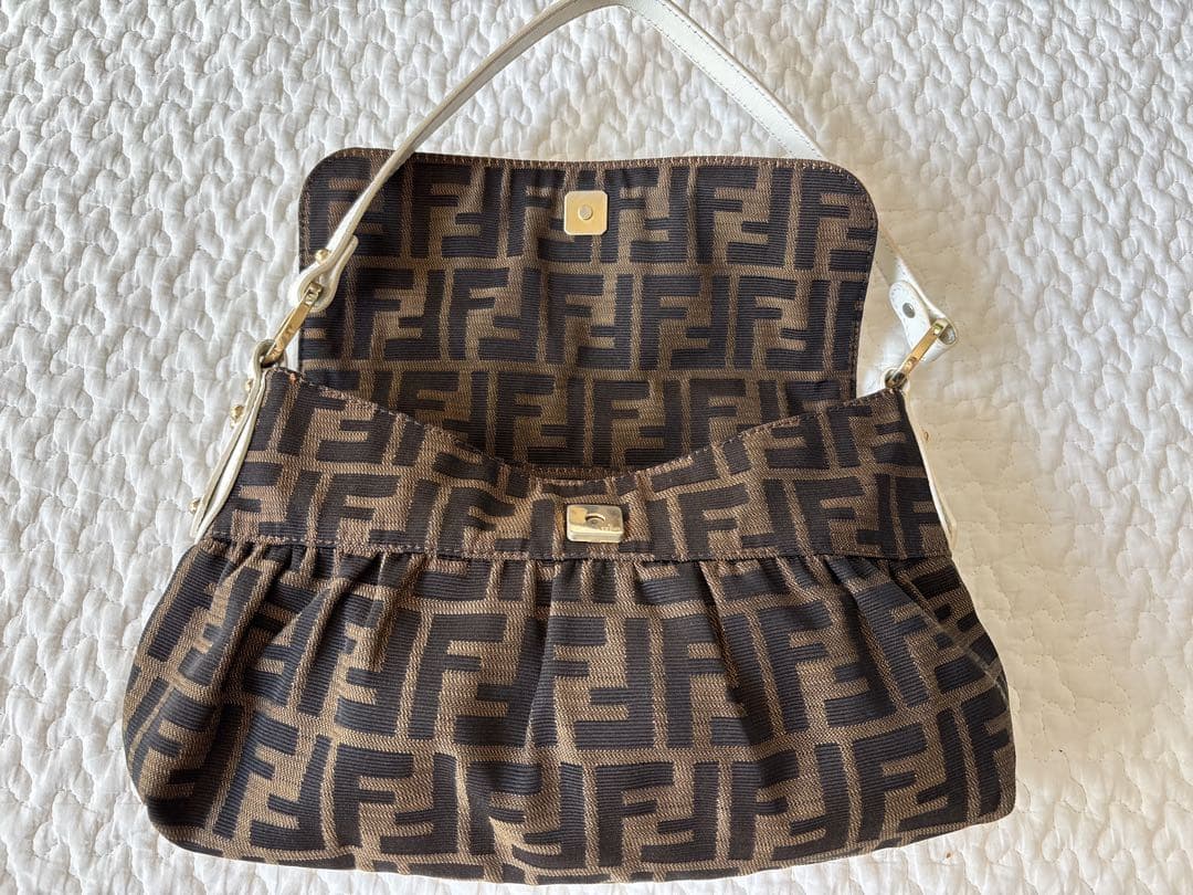 FENDI フェンディ ズッカ柄 ショルダーバッグ ブラウン×ホワイト レザー