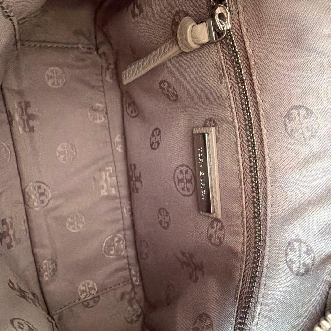 トリーバーチ ショルダーバッグ　カメラバッグ タッセル ベージュ