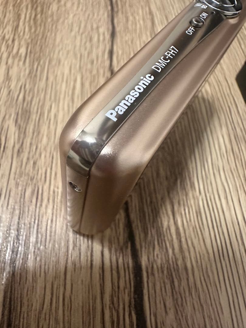 美品　パナソニック　LUMIX コンパクトデジカメ　DMC-FH7　ゴールド