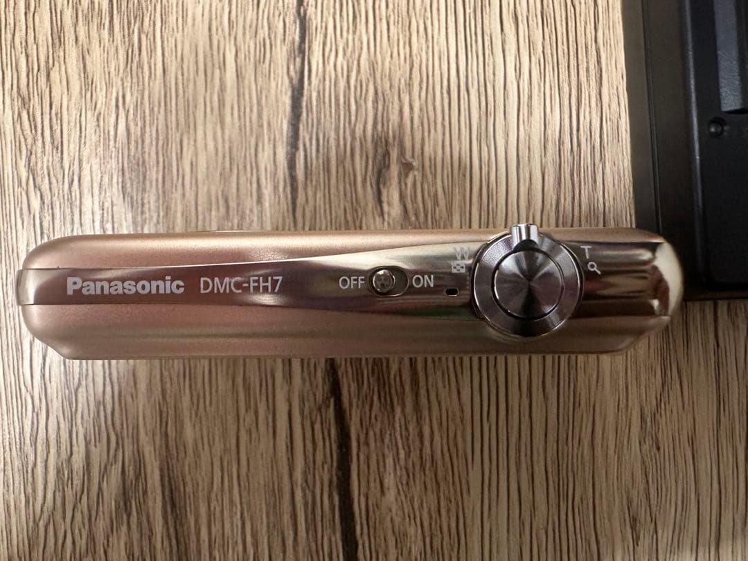 美品　パナソニック　LUMIX コンパクトデジカメ　DMC-FH7　ゴールド