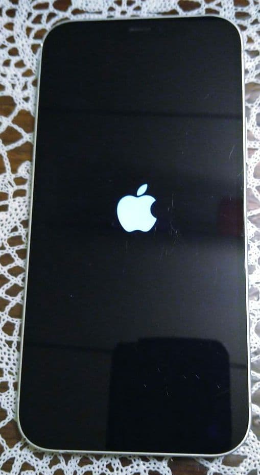 iPhone 12 64GB ホワイト docomo　SIMロックあり