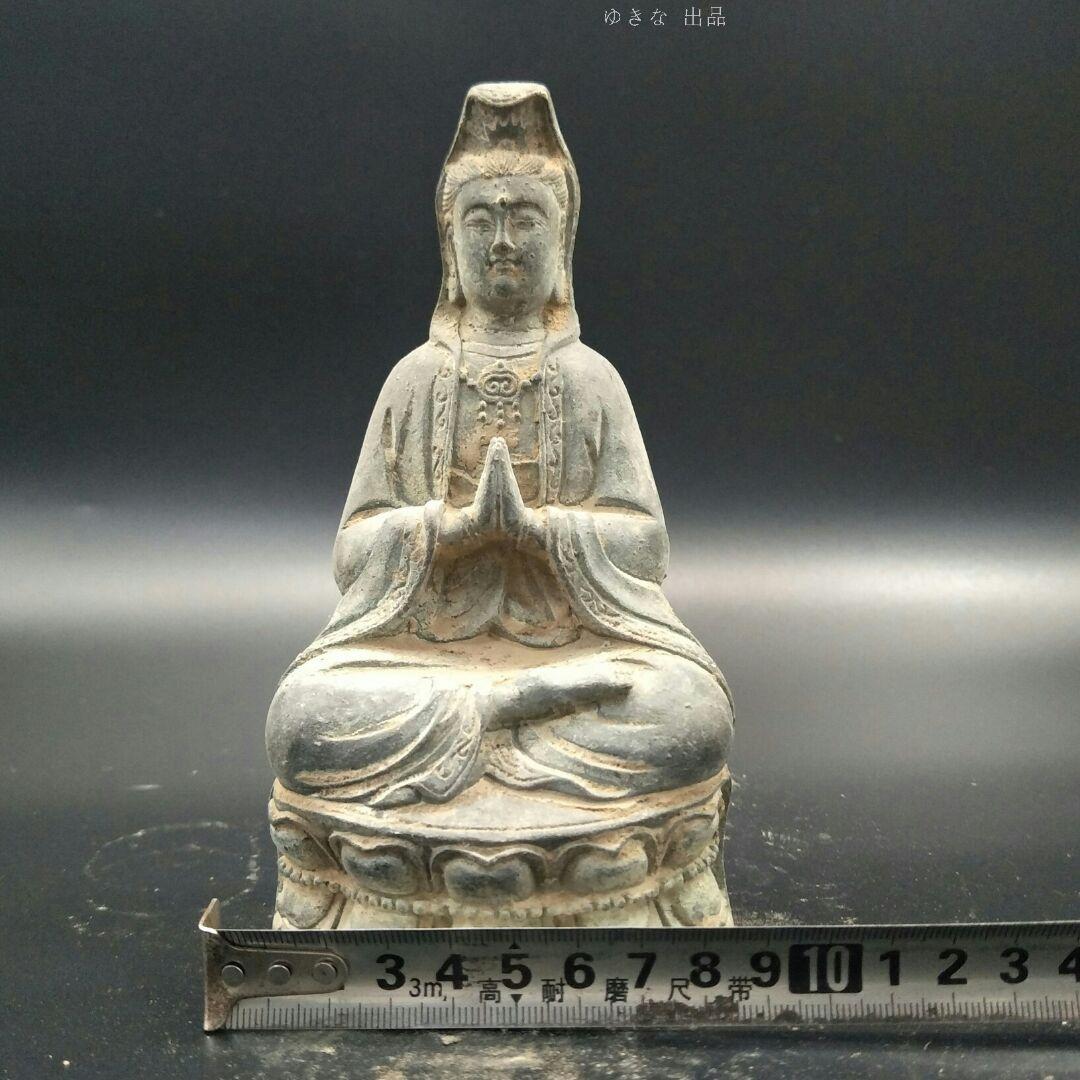 古玩工芸品の銅器は蓮観音に盤座して置物をします。