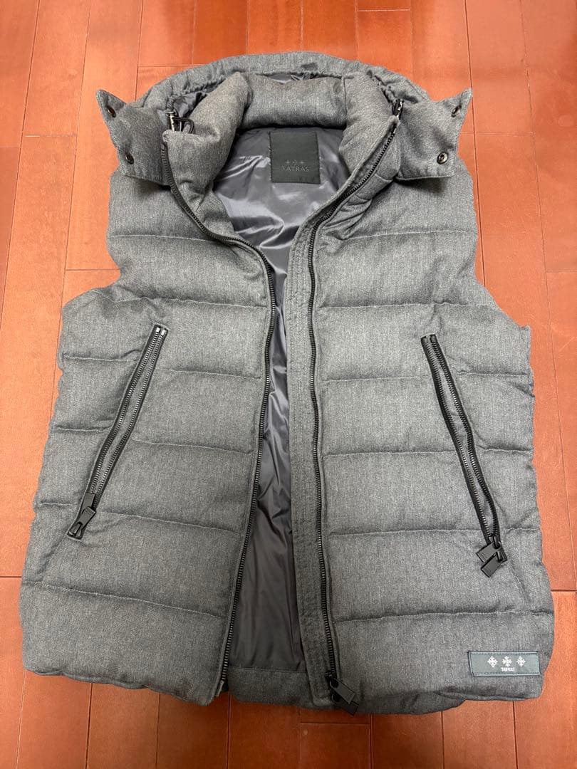 タトラス　SOVER ダウンベスト　グレー　3 美品　ウール　モンクレール好きに