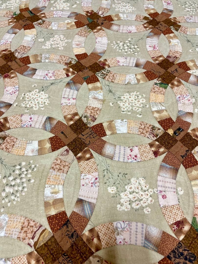 パッチワークキルト　タペストリー　ダブルウェディングリング