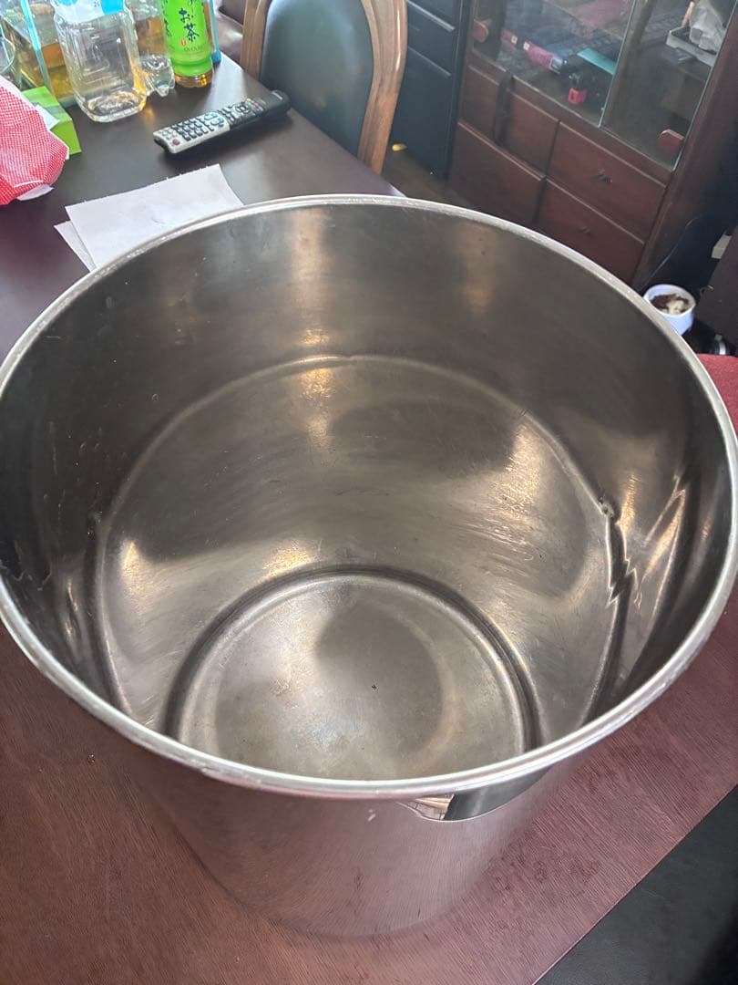 ステンレススチール 蓋付き鍋 直径約40cm