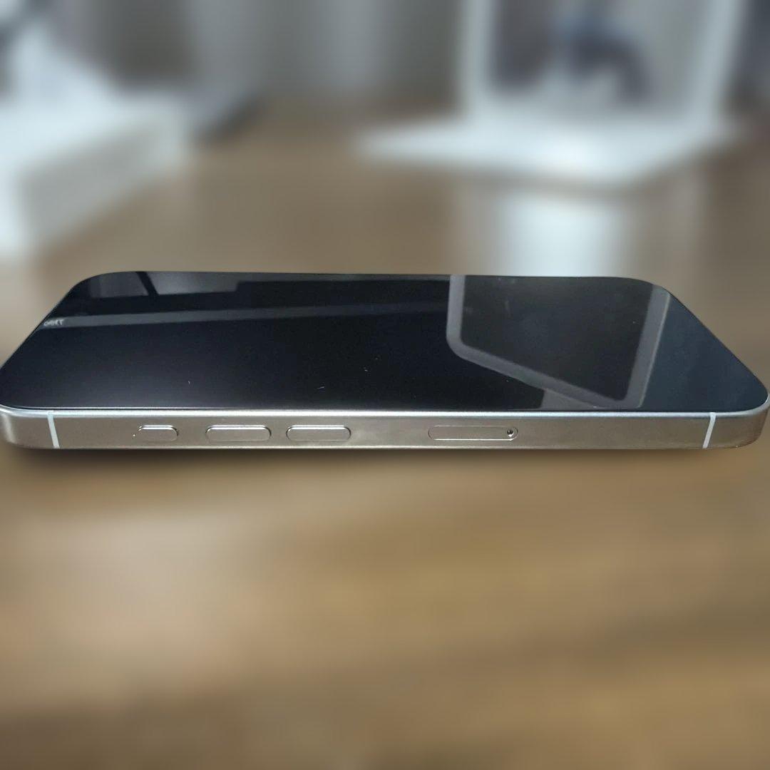 美品　Apple iPhone 16Pro本体　ホワイト