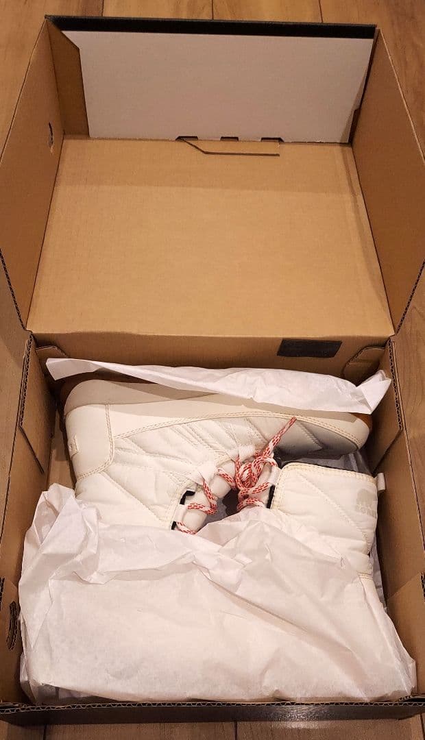 (値下げ)SOREL ウィットニーII ショートレース 防水 ホワイトブーツ