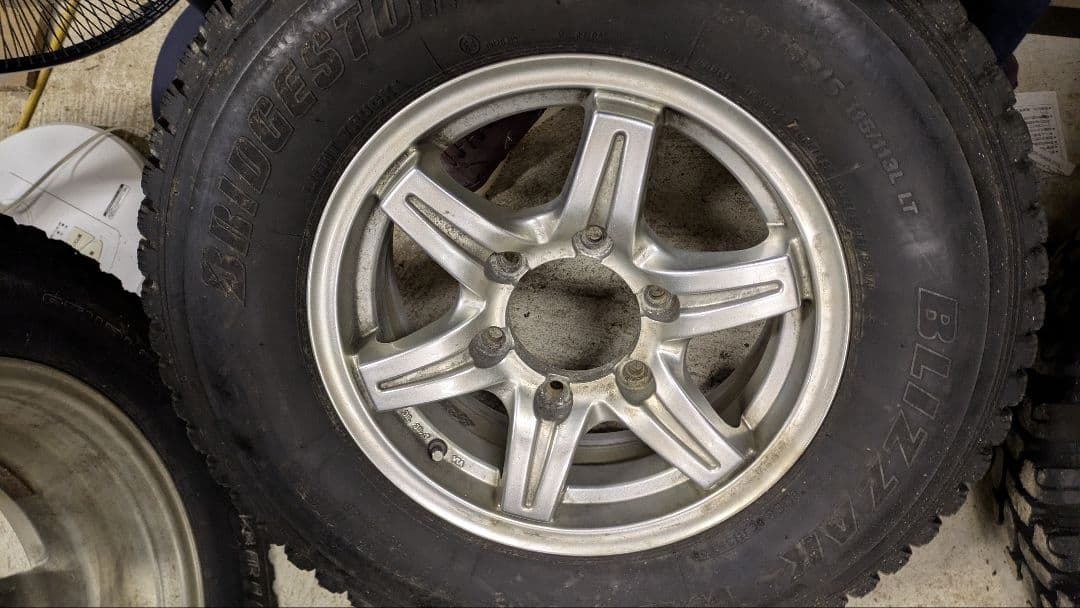 直接引取のみ　奈良　ハイエース　スタッドレスタイヤホイールセット