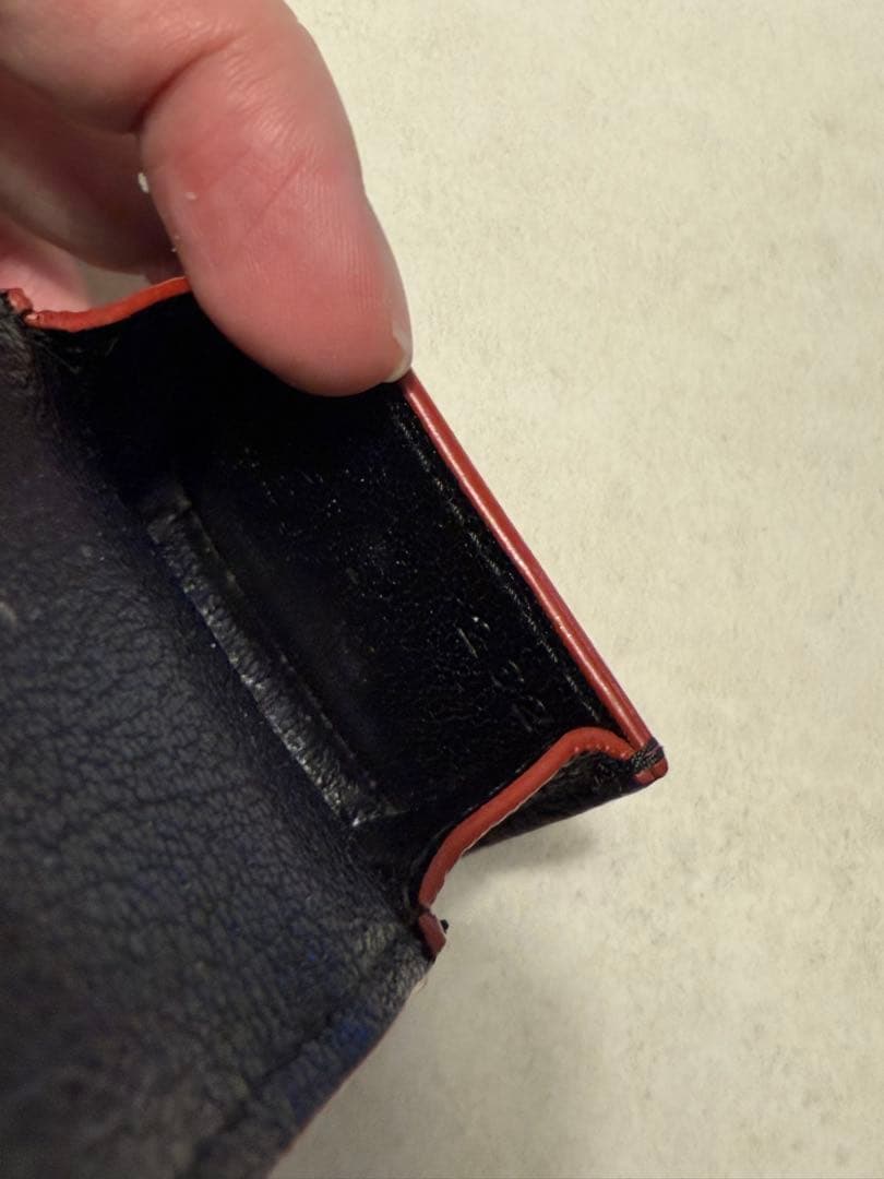 MIU MIU AirPodsイヤホンケース