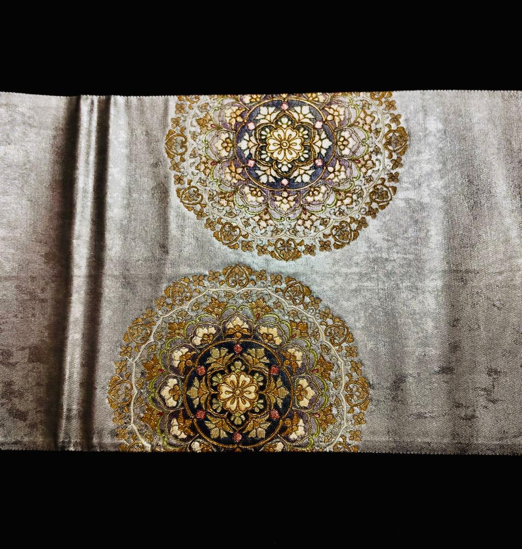 【超美品】袋帯 金駒刺繍　宝相華　お太鼓　シルバー