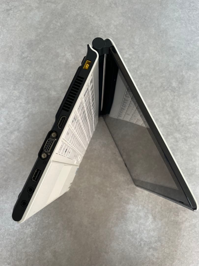 NEC ノートパソコン　13.3インチ Windows11 Office2021