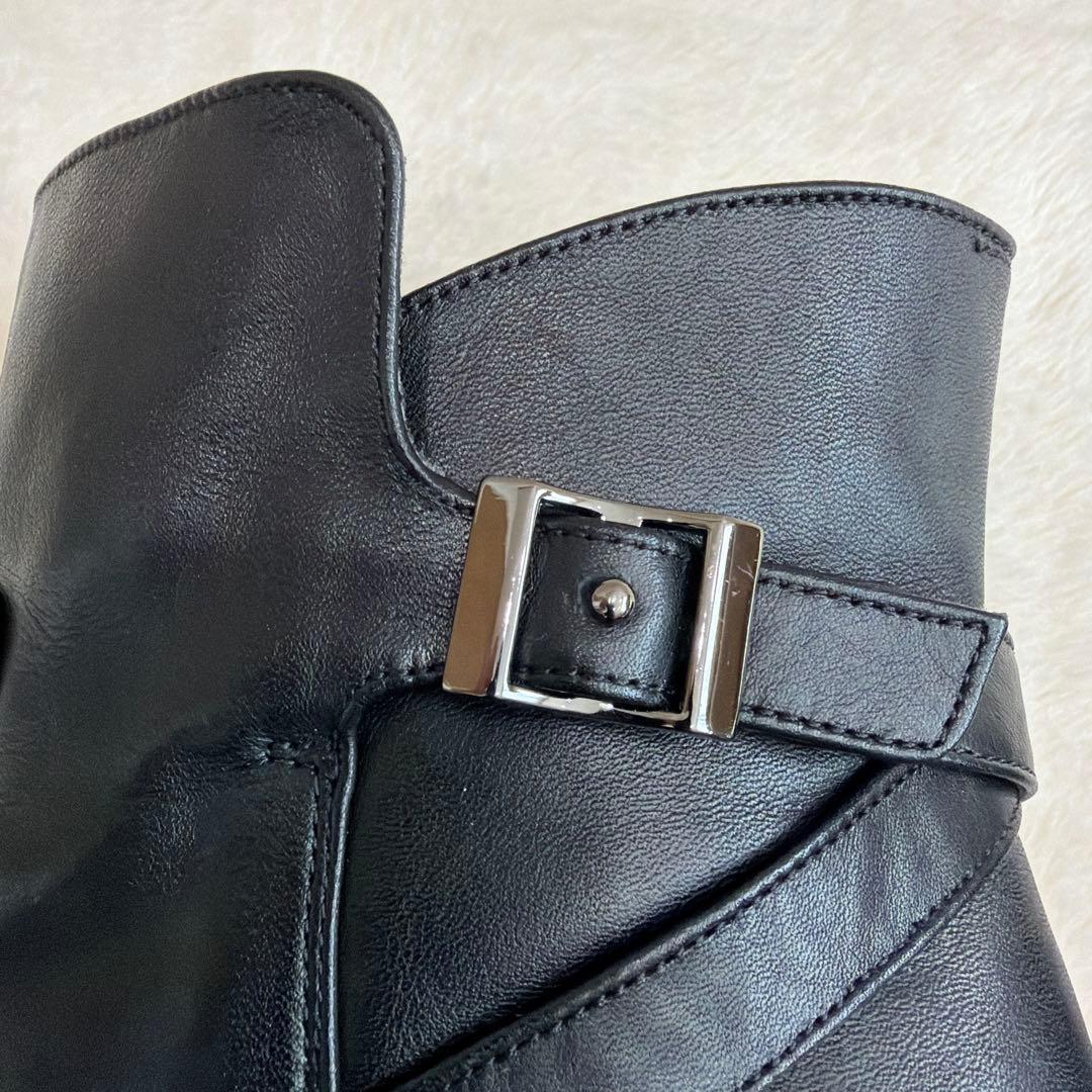 【ペダラ】23.5 アシックス ショートブーツ クロスベルト 黒 サイドジップ