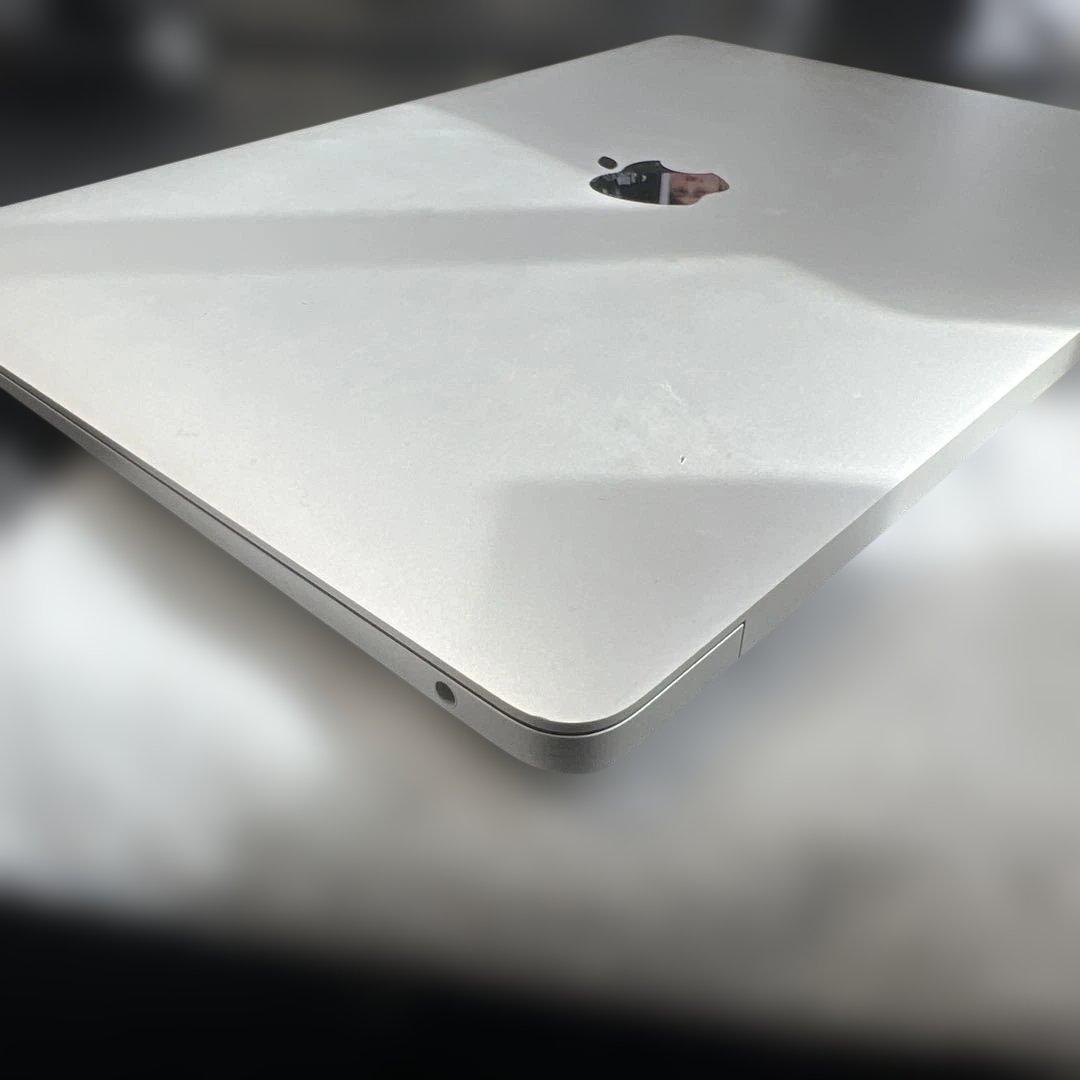 MacBook Air (M1, 2020) 本体　256GB