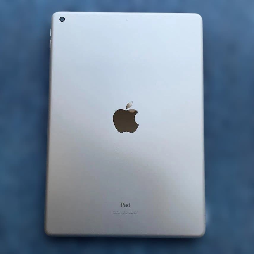 美品　Apple iPad 第8世代　Wi-Fi 32 GB