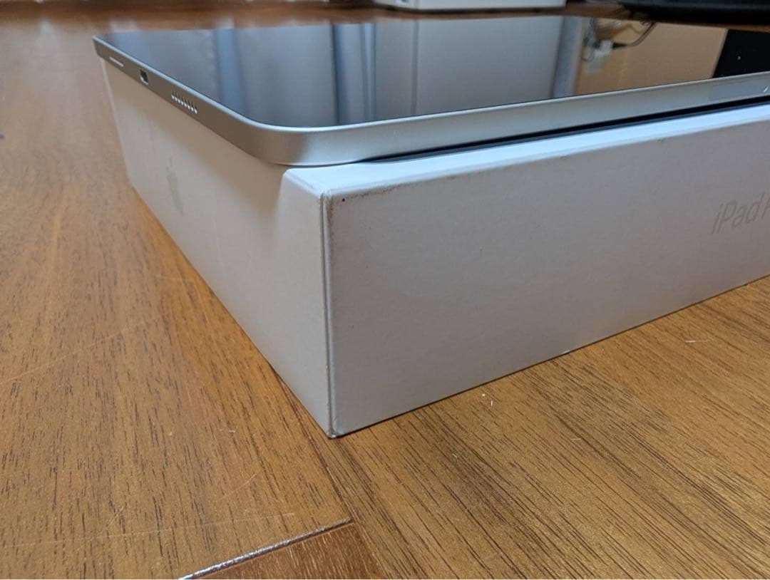 ジャンク品　シルバー　iPad Pro 11インチ　第4世代 箱付き