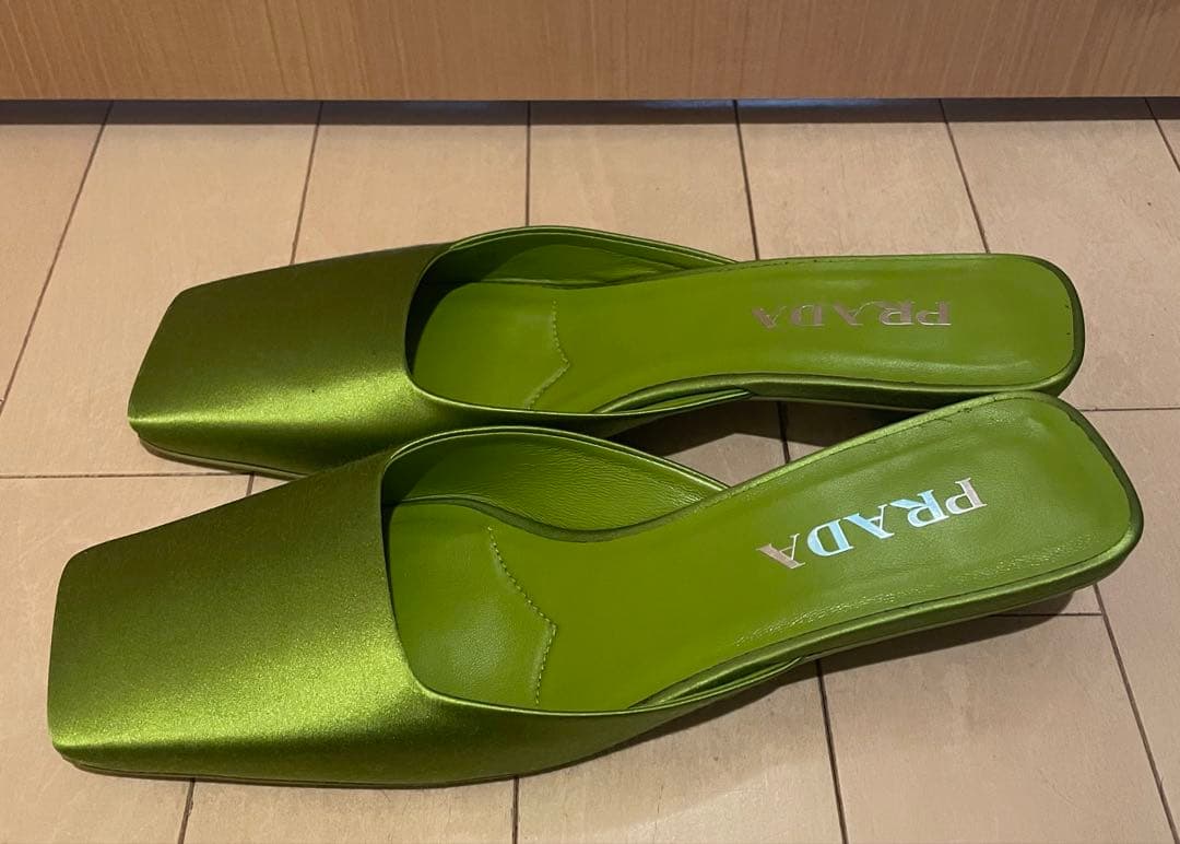 PRADA グリーン サテン ミュール　36ハーフ