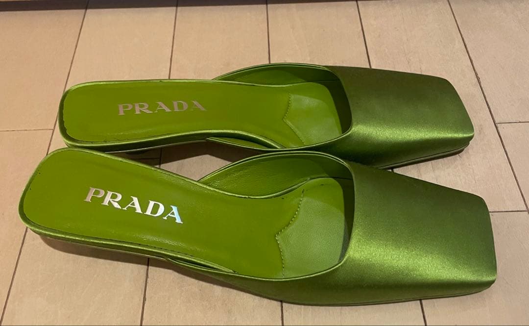 PRADA グリーン サテン ミュール　36ハーフ